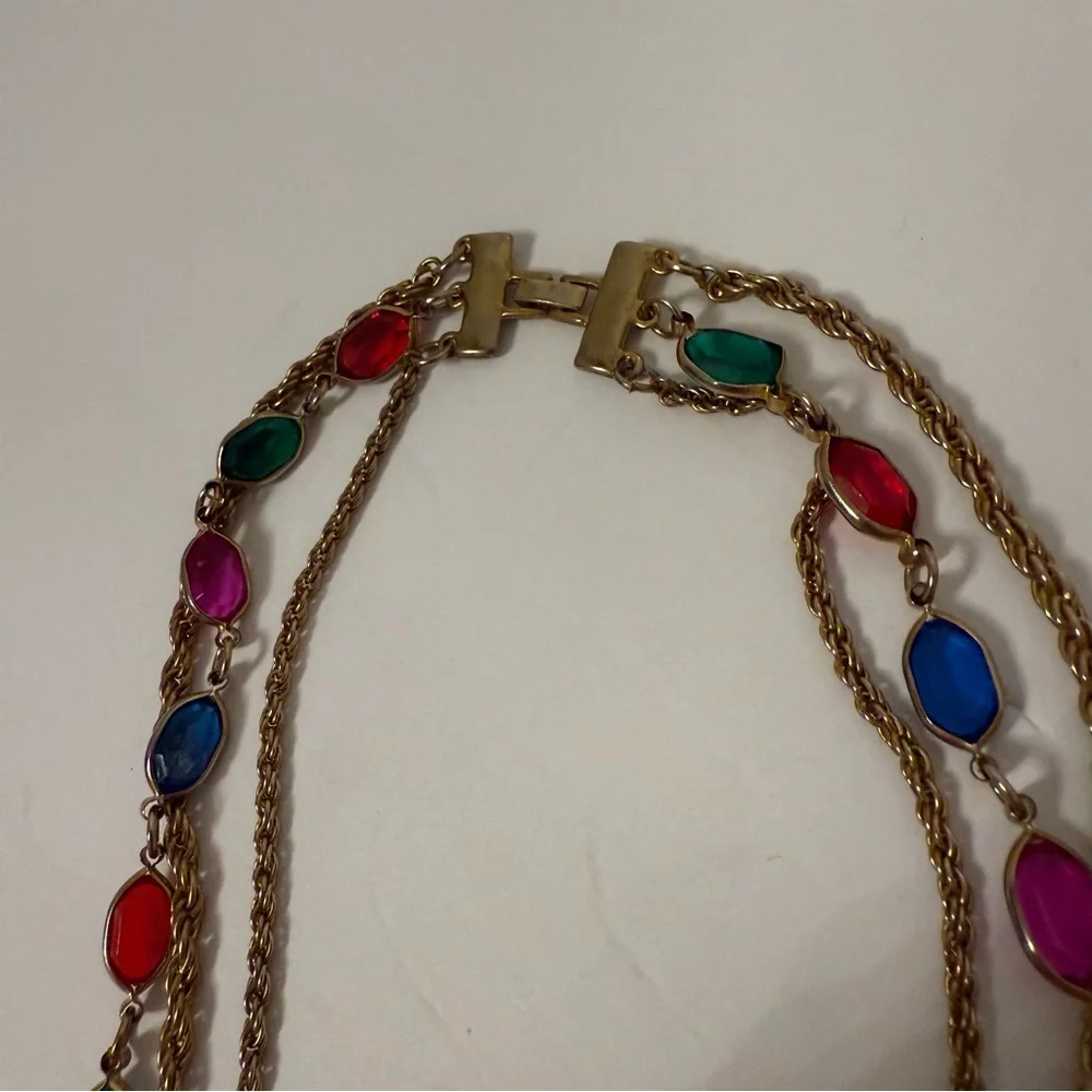 VINTAGE NECKLACE THREE STRAND GOLD TONE 2 ROPE CHAINS CENTER MULTI COLOR GLASS
